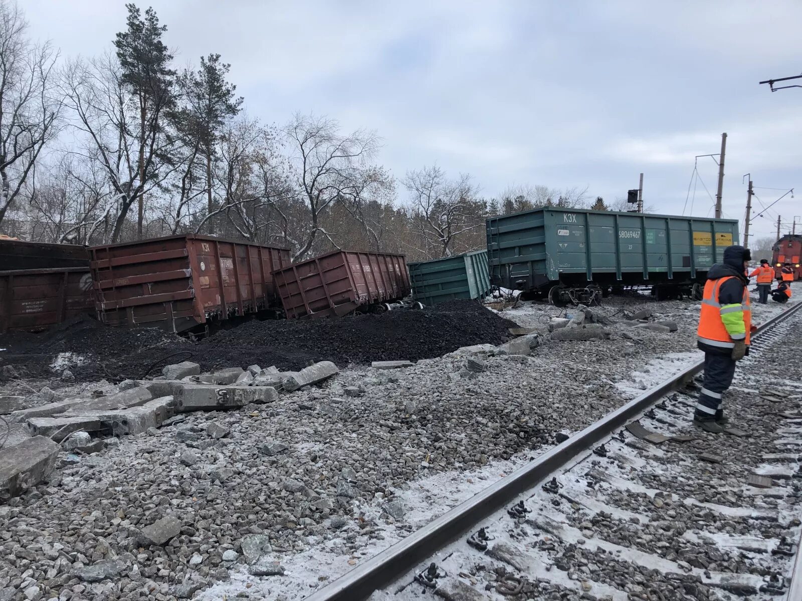 Сход вагонов в Свердловской области в 2019 1 января ст Храмцовская. Сход вагонов Свердловская железная. Сход вагонов в Свердловской области. Сход вагонов в Минусинске. Сход вагонов на жд сегодня