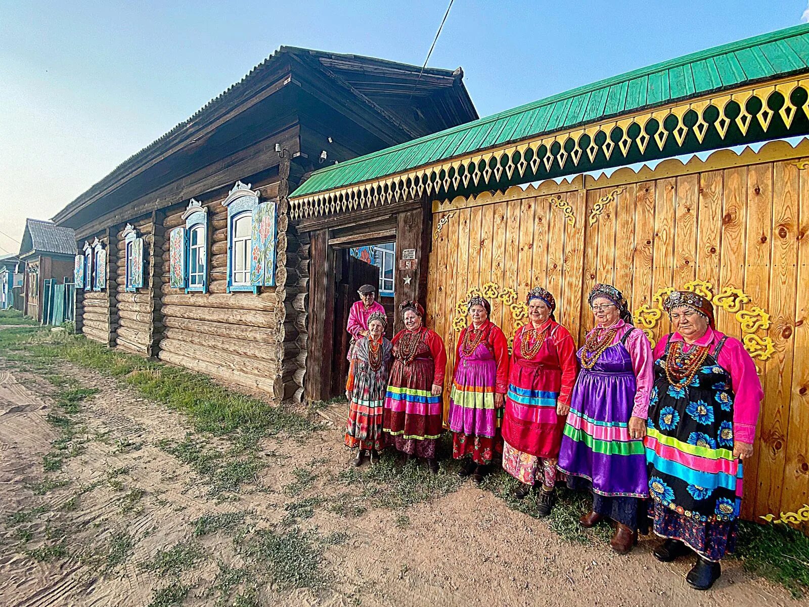 Село в бурятии. Семейские староверы Забайкалья Тарбагатай. Семейские староверы Забайкалья. Село Тарбагатай семейские. Тарбагатай музей старообрядцев.