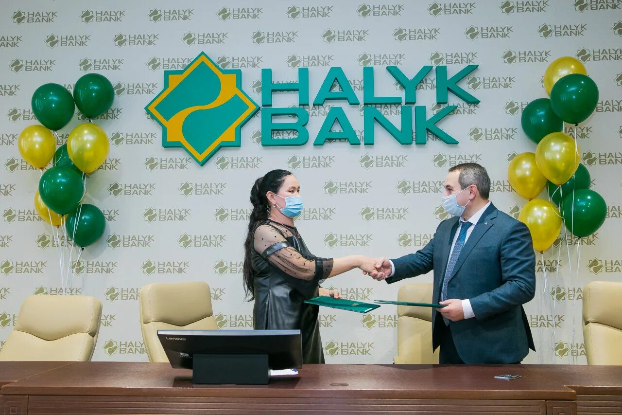 Халык банк процент. Банк Halyk Bank. Halyk Bank Алматы. Халык банк офис. Halyk Bank Бишкек.