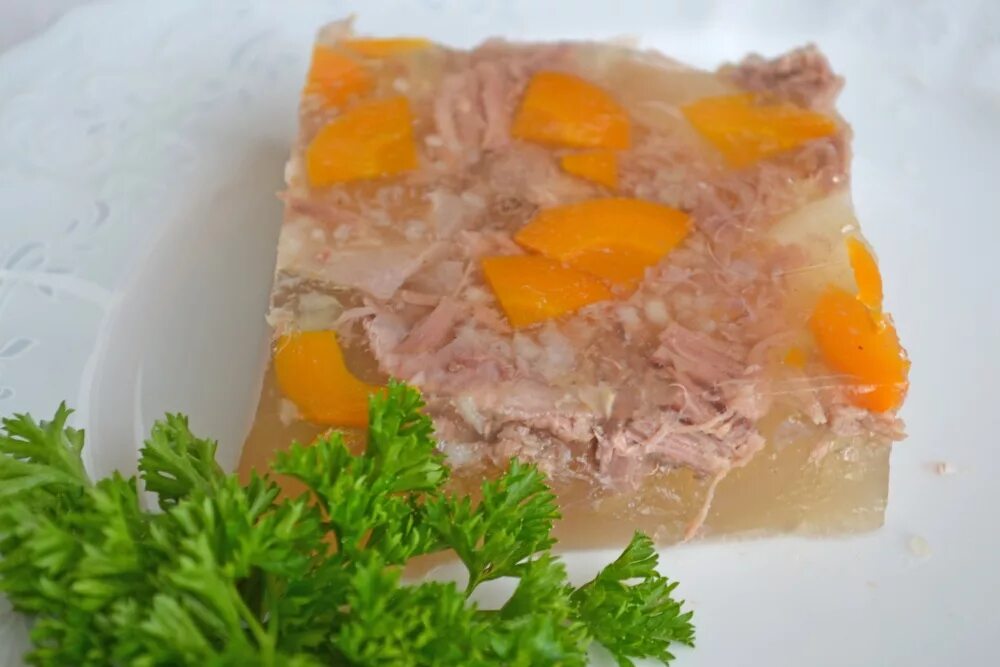 Холодец. Холодец из свинины. Студень говяжий. Заливное рыбное холодец студень. Холодец из курицы.