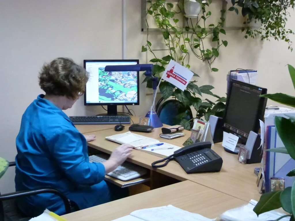 диспетчер скорой. диспетчер. оператор диспетчерской службы. номера служб. диспетчерская скорая.