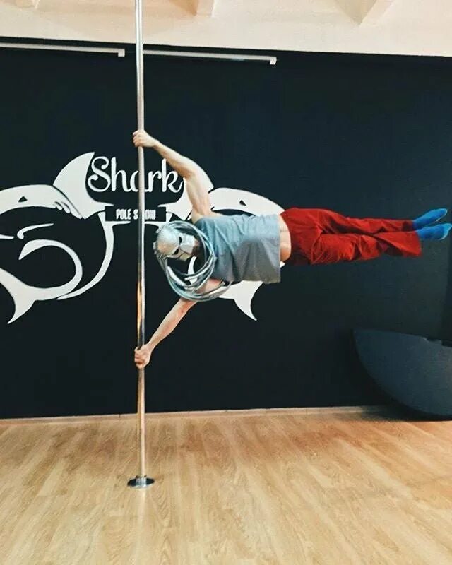 Pole студия. Студия пилона. Shark Pole Studio. Pole Moskva студия. Shark Pole Dance.