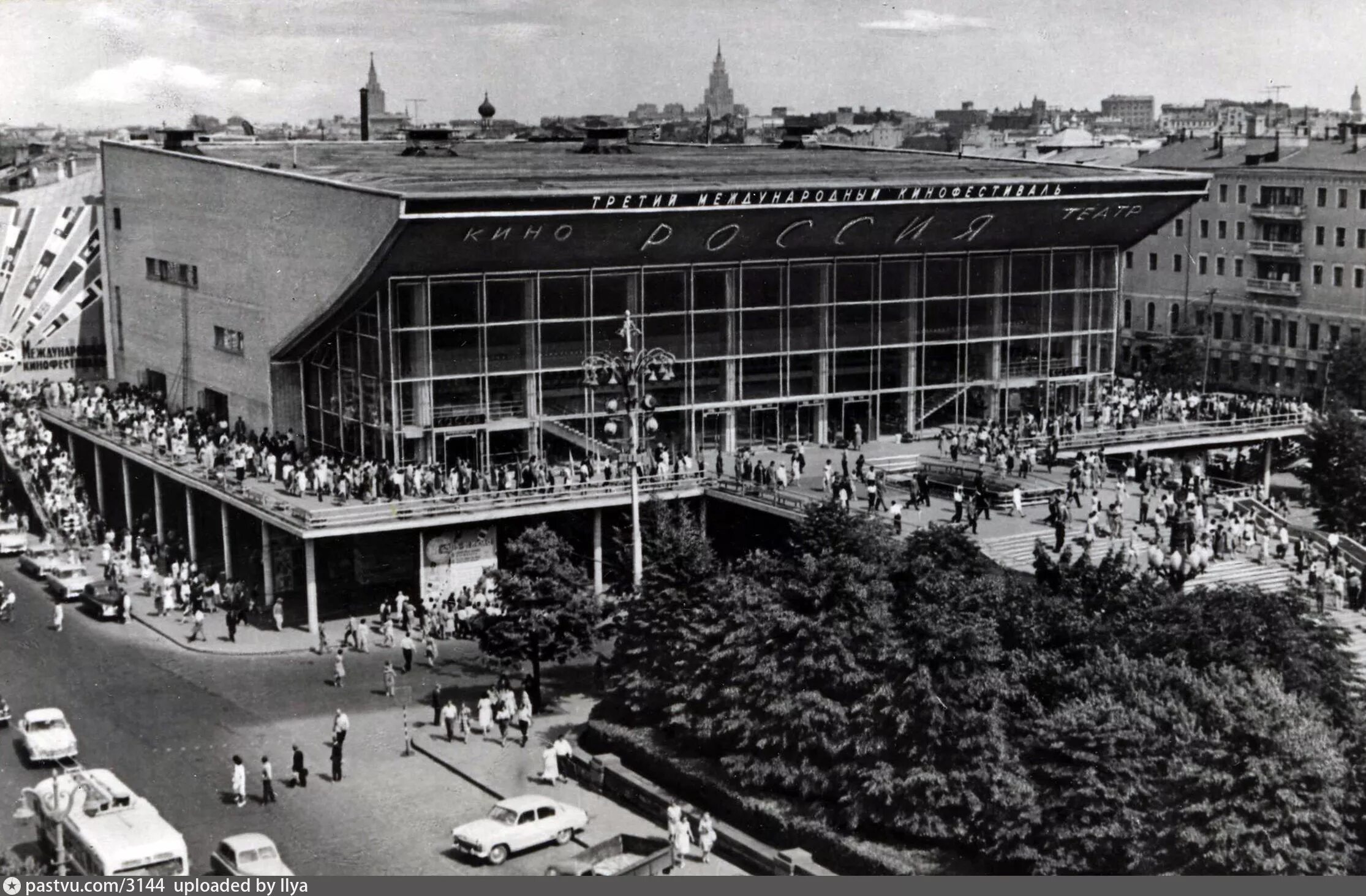 Советские кинотеатры москвы. Кинотеатр Россия Пушкинский 1961. Кинотеатр Россия Москва СССР. Кинотеатр Россия на Пушкинской. Кинотеатр Россия Москва Пушкинская площадь.