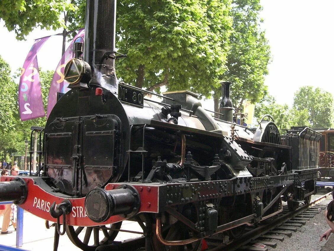 Железная дорога париж вена. Паровоз "Крэмптон". Паровозы Крамптона. 1890 Году паровоз Crampton во Франции. Локомотив Крамптона.