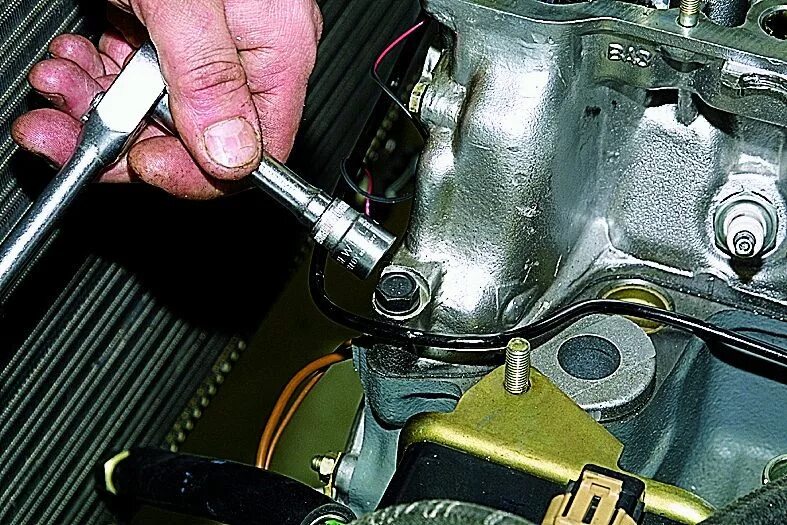 Поддоне картера нива шевроле 21213. Как снять двигатель 21213. Масляный насос ваз 21214. Масса двигателя нива 21213. Масляный насос ваз 2131.