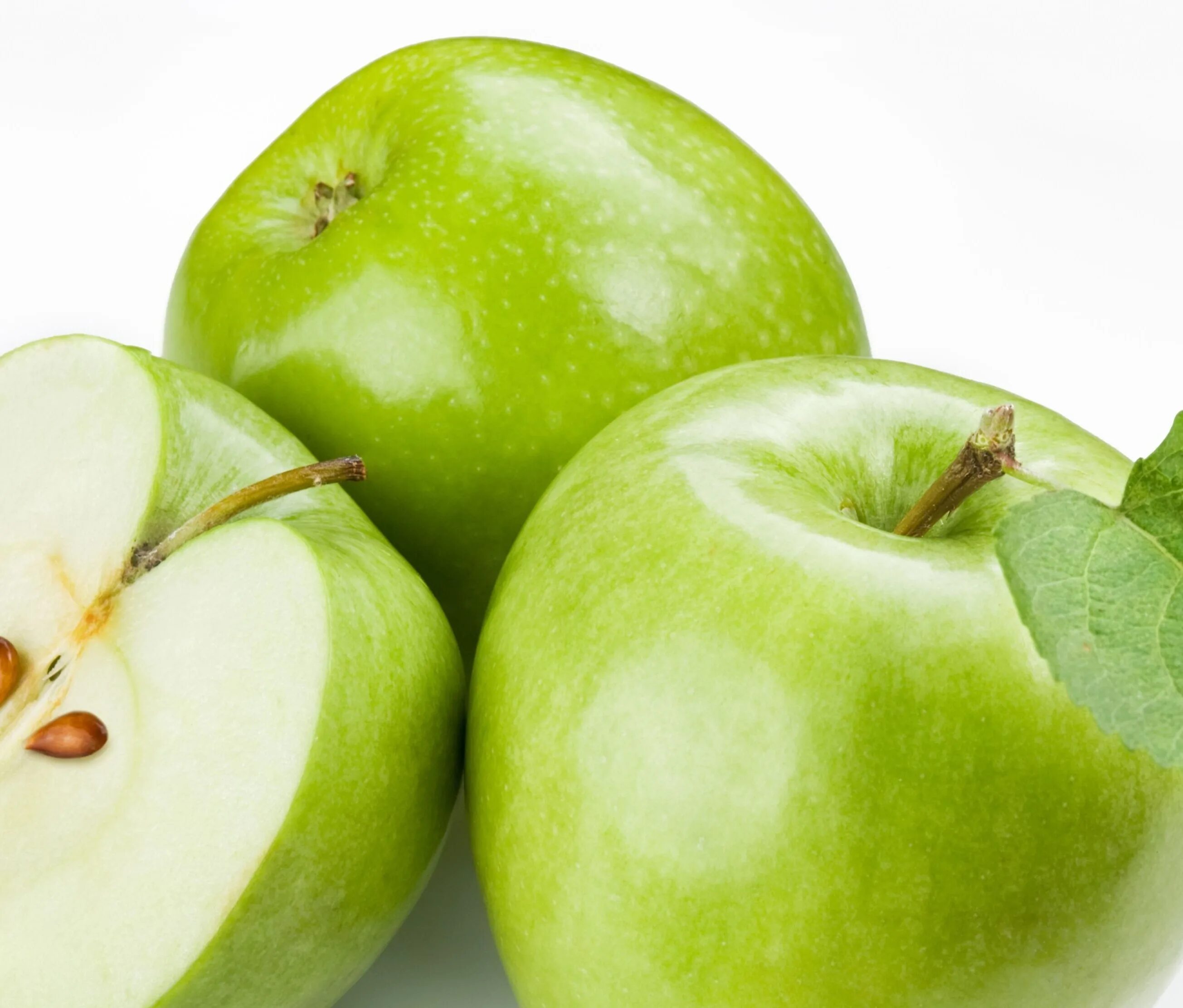 Яблоко на белом фоне. Семеренко яблоки. Фото яблока на белом фоне. Отравленные фрукты.
