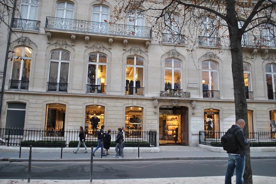 Avenue montaigne paris. Отель авеню монтень в париже. Авеню монтень париж. Отель авеню монтень в париже. Авеню монтень париж.
