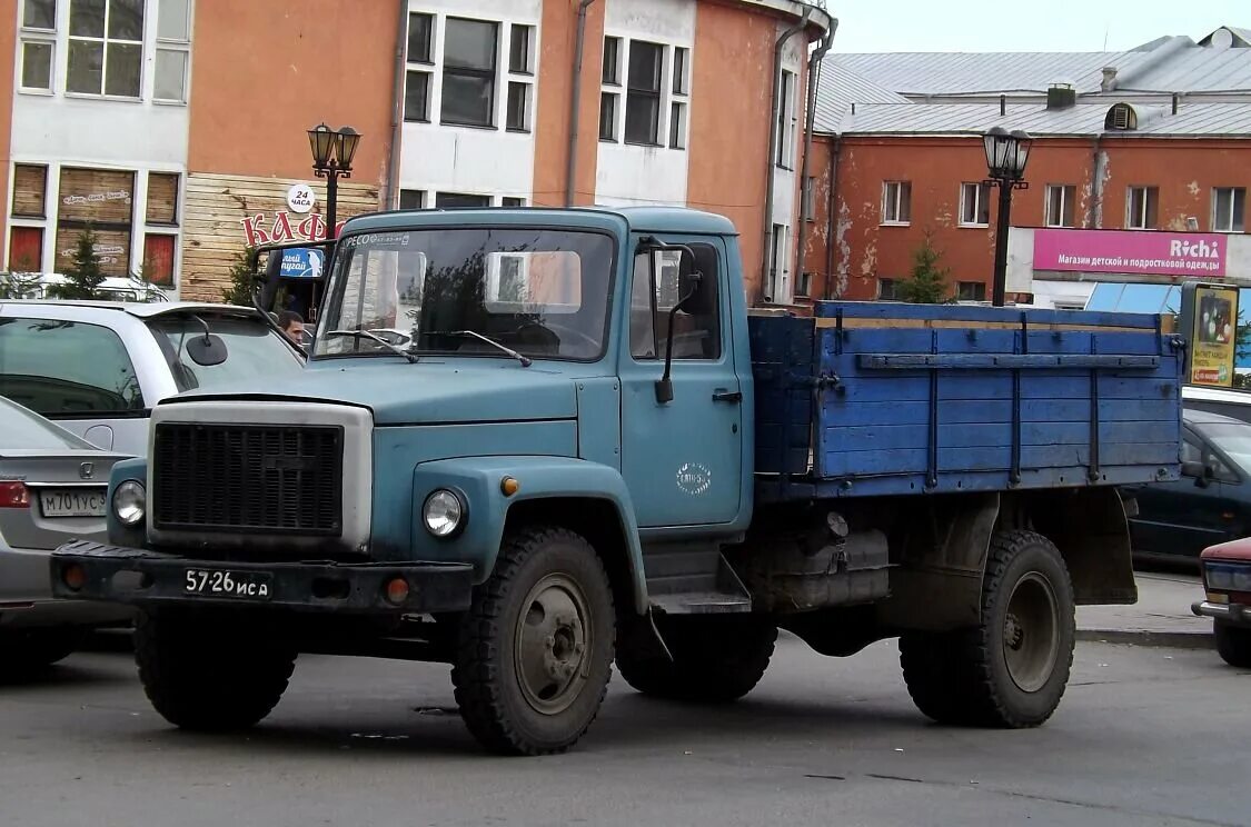 Купить б/у ГАЗ 3307 бензин механика в Ваче: синий бортовой грузовик 1996 года на
