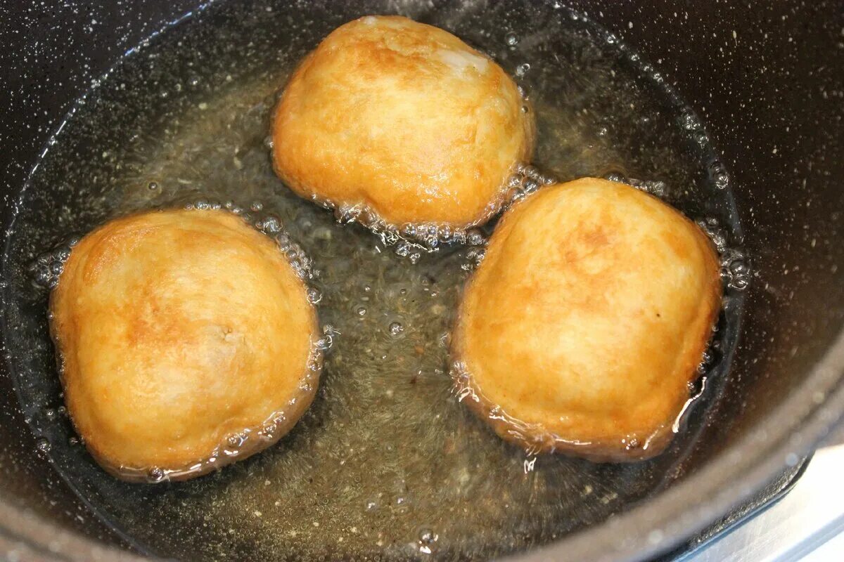 Беляш классический. Беляши жареные. Беляши запеченные. Беляши жареные. Татарские пирожки перемячи.