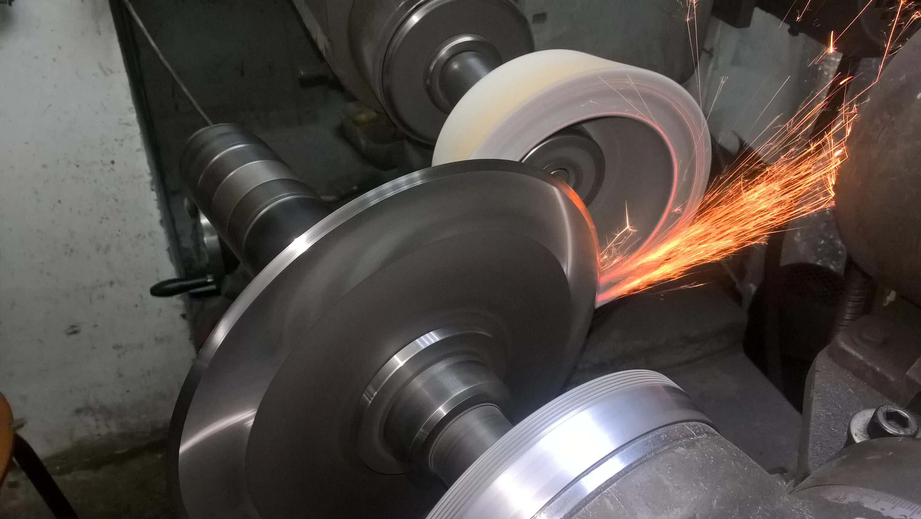 заточка концевой фрезы по металлу. противовибрационные ножки для усилителя. тормек svd 110. токарний станок бронзовие втулкой. заточка ножей баннер.