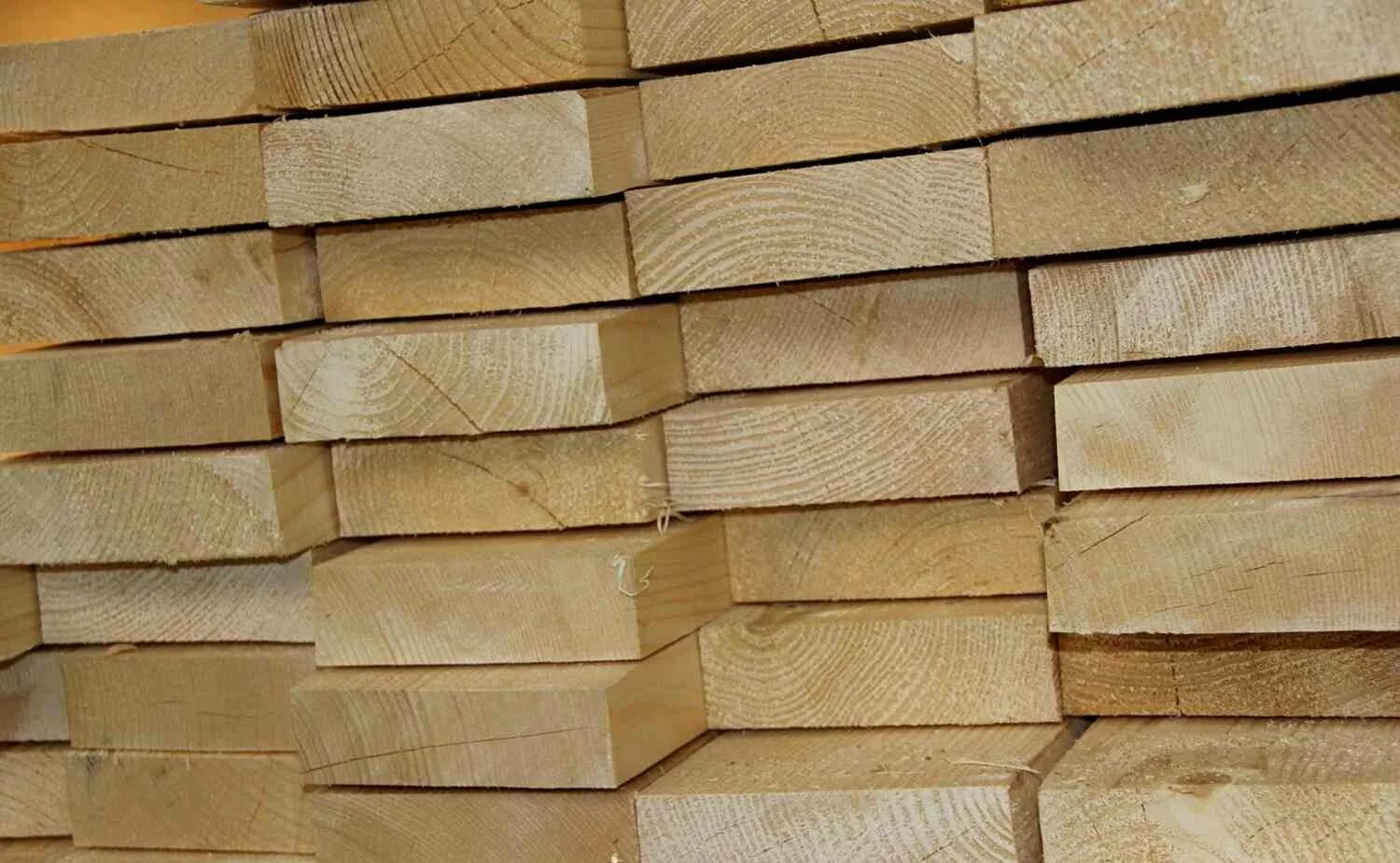 доска брус. пиломатериалы набережные. доска брус. куб бруса 150х150. брус склад.
