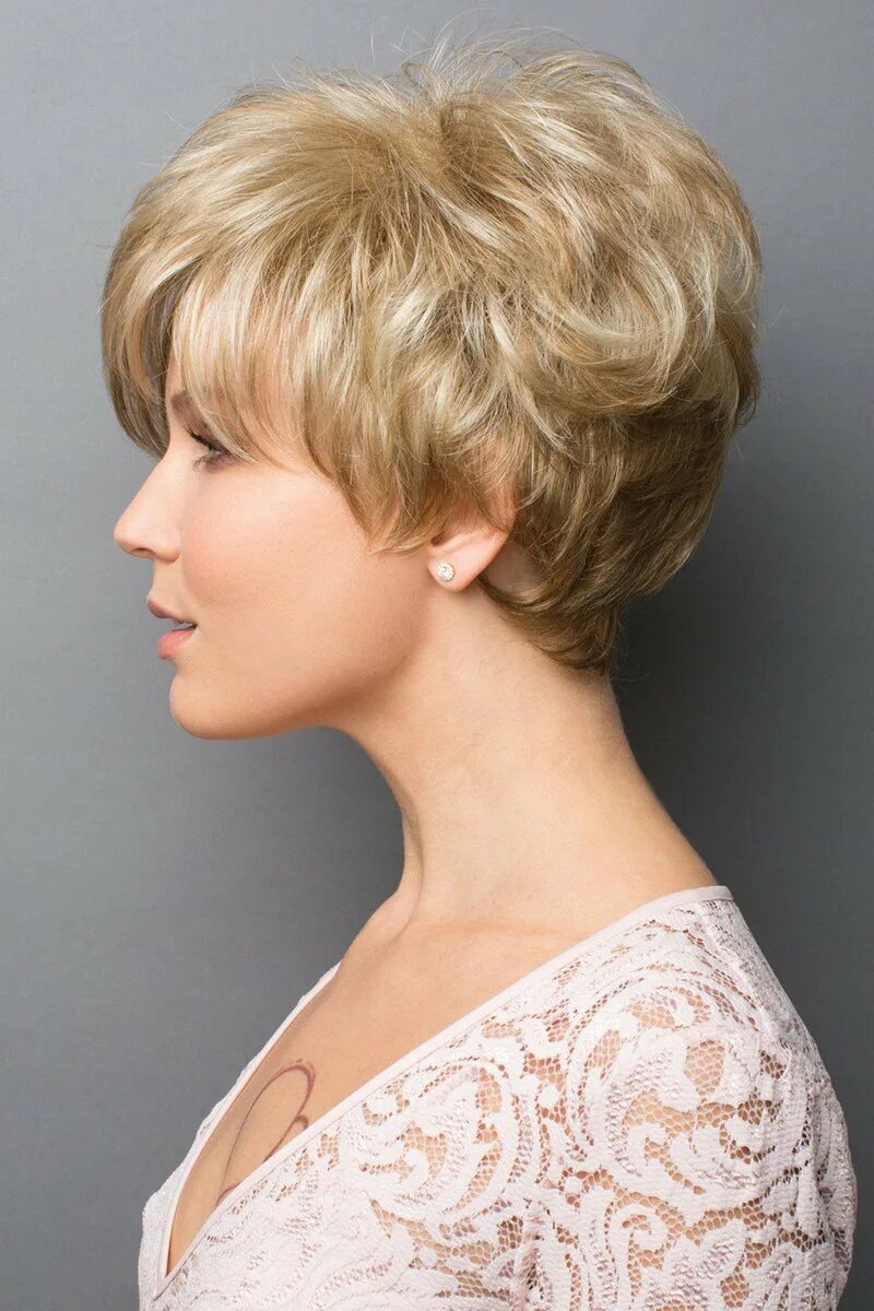 боб каре затылок. стрижка с пышным затылком. прическа на короткие волосы на ножке. стрижка боб каре сзади. боб каре.