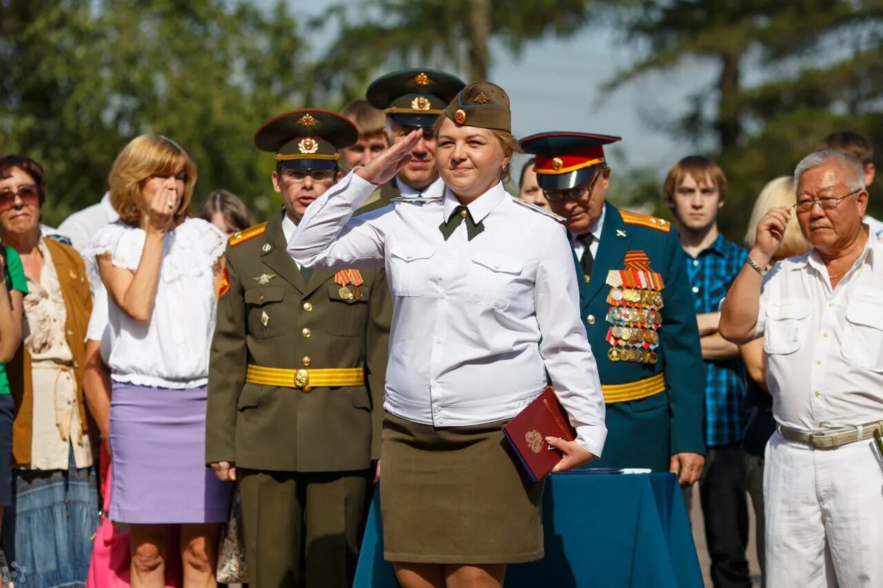 Учебный военный центр отзывы. Выпускники СФУ Вии Красноярск. УВЦ СФУ. Выпускной военный институт СФУ. Выпуск Вии СФУ.