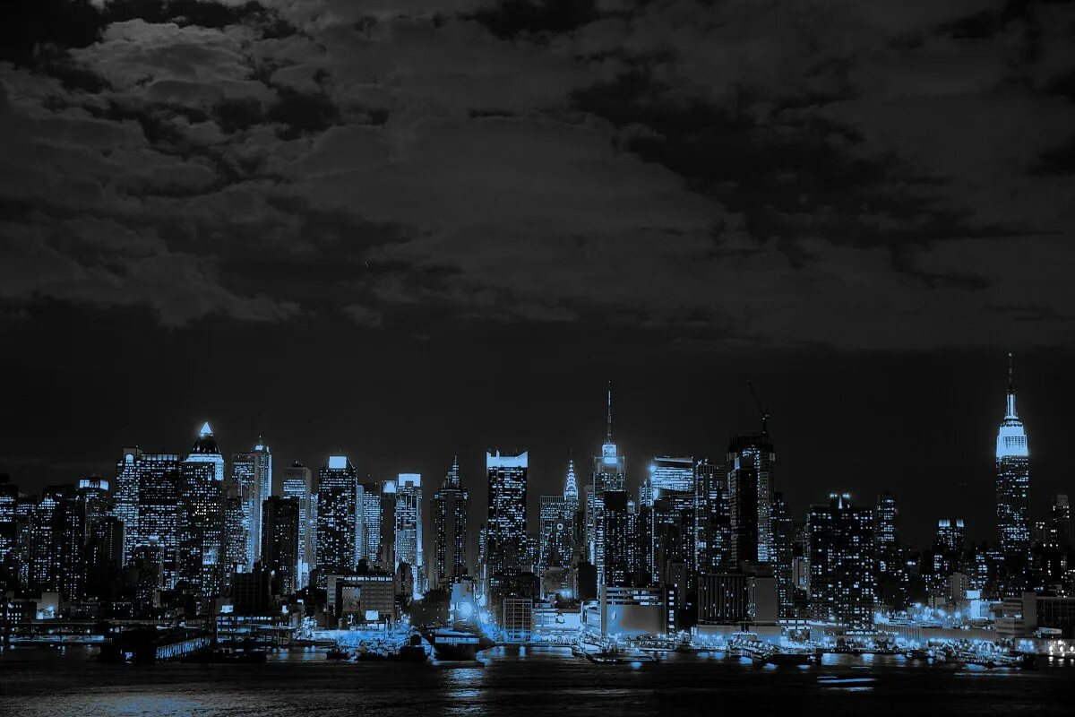Города черном фоне. Найт Сити Лос Анджелес. Нью-Йорк Сити Манхэттен черно белый. Бруклинский мост Нью-Йорк. Ночной город.