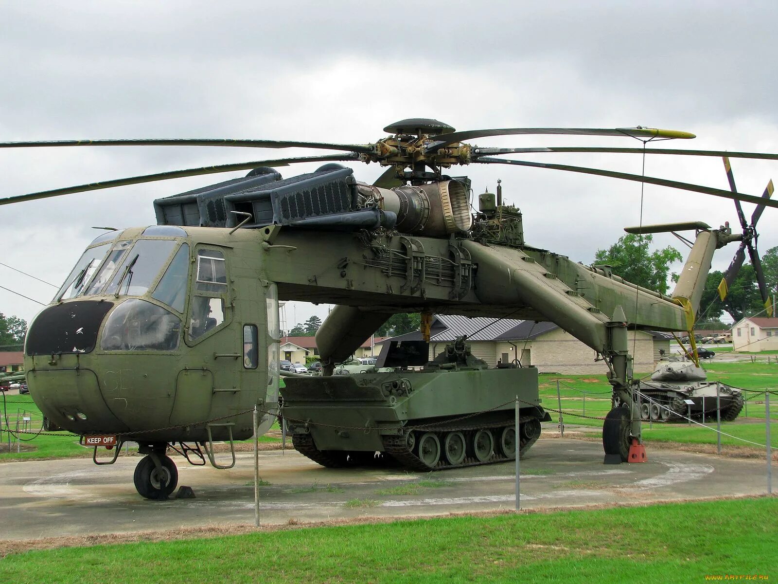 Ch 44. Sikorsky Ch-54. Вертолет-кран Сикорский s-64. Сикорский вертолет самый большой. Вертолет карго Сикорский.