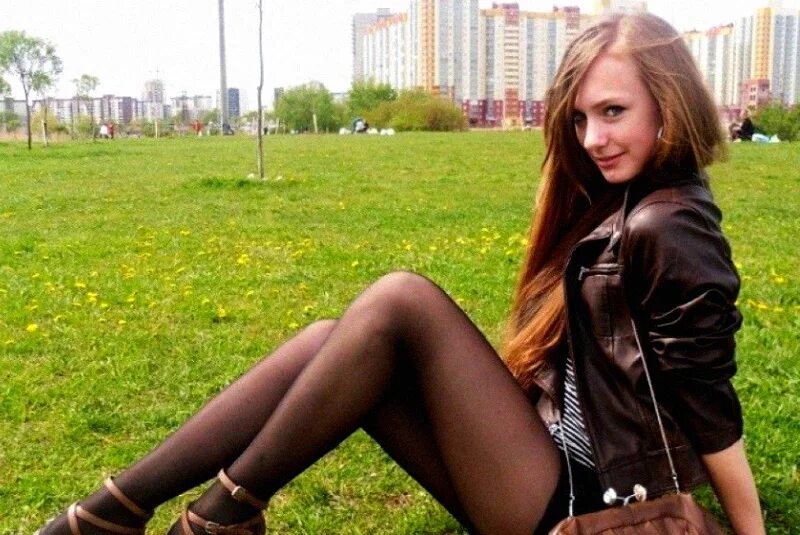 Колготки на девушках подростках. Красивые девушки в колготках 15 лет. Девочки школьницы в колготках. Девушки в юбках и колготках. Колготки для девушек 17 лет.