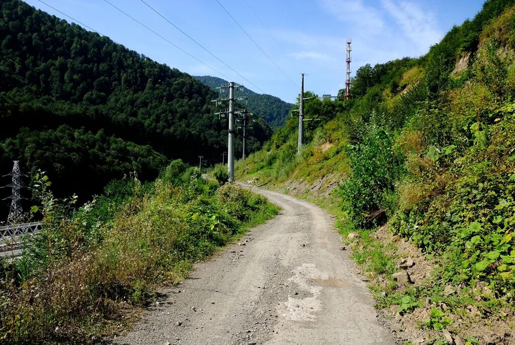 Скальный участок красная Поляна. Старая дорога на красную поляну Сочи. Старая дорога. Красная Поляна Старая дорога "верблюд".