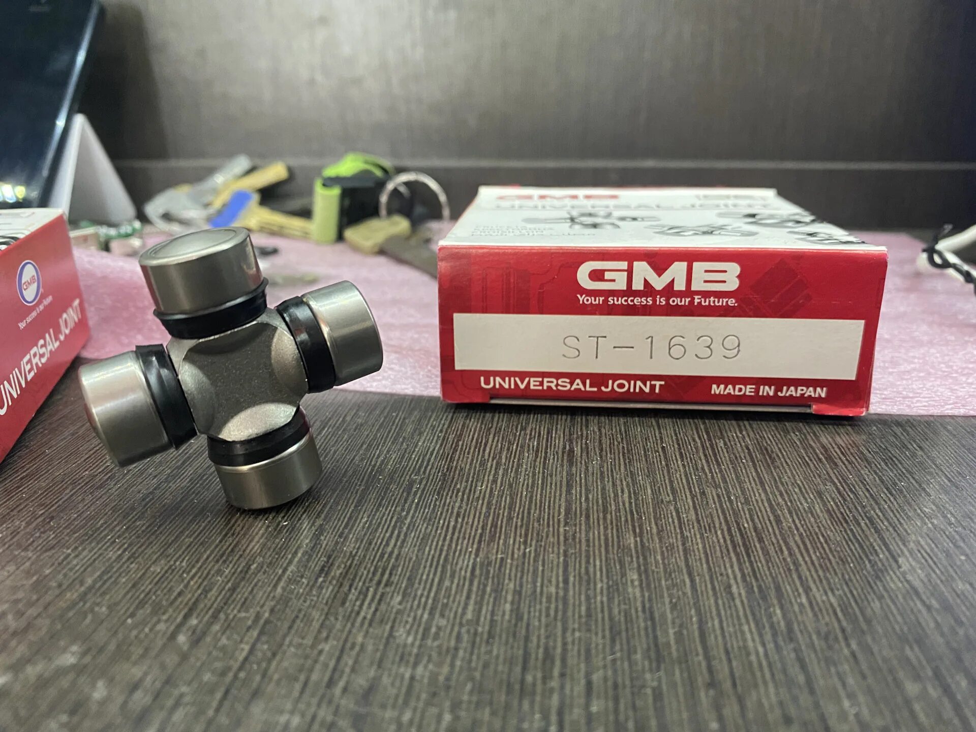 Крестовина митсубиси паджеро. Gmb gum-92. Крестовина митсубиси паджеро. Крестовина митсубиси паджеро. Крестовины кардана паджеро 4 поколения.