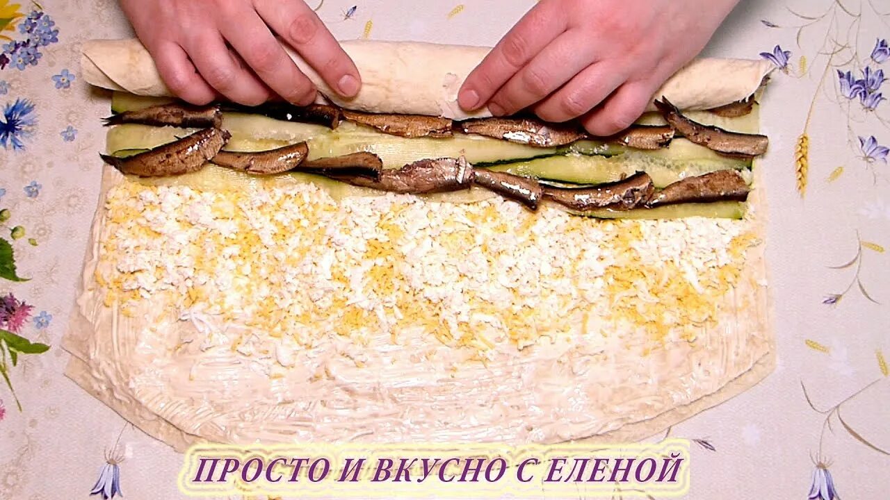Лаваш со шпротами и плавленным сыром. Рулет из лаваша со шпротами. рулет со шпротами в лаваше. лаваш со шпротами и яйцом. закуска со шпротами в лаваше.
