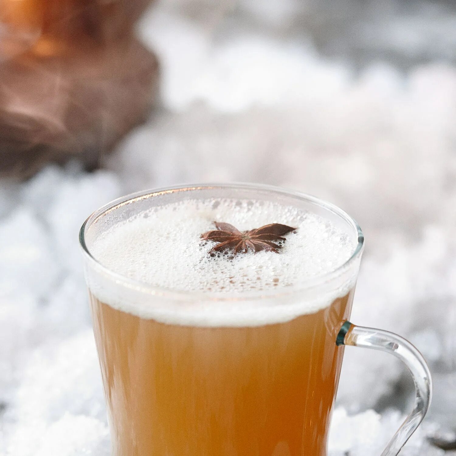 Напиток зима. Напиток зима. Чай с бадьяном и корицей. Зимние напитки. Новогодние напитки безалкогольные.