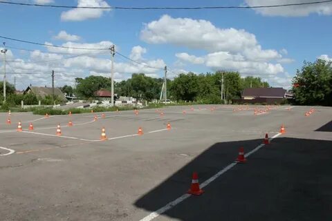 Площадка ограничена