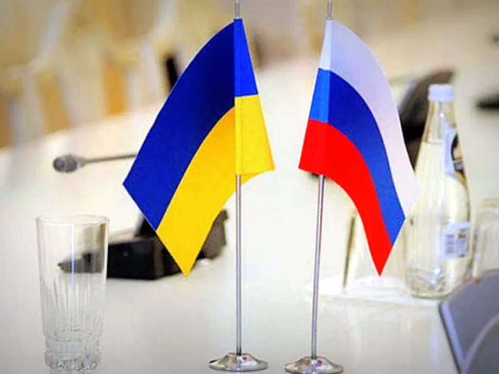 Российско украинский флаг. Флаг России и Украины. Украина – это Россия. Флаг России и Украины вместе. Дипломатические отношения России и Украины.