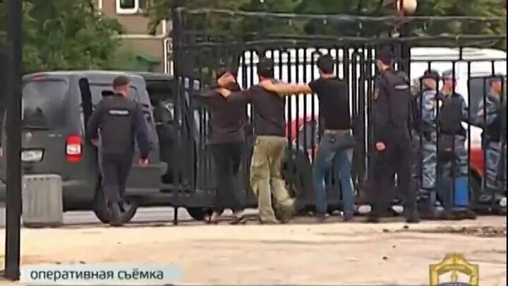 Напавшие на полицейских на Матвеевском рынке. Избили сотрудника полиции. Полиция патруль 2024 Армения. Двое полицейских избили хулиганов патруль. Нижний новгород атаковали