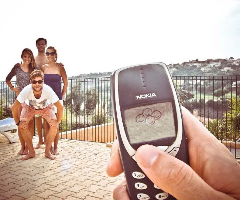 Нокиа 3310 2022. Неубиваемый нокиа 3310. Nokia 3310 и iphone. Нокиа 3310 с камерой.