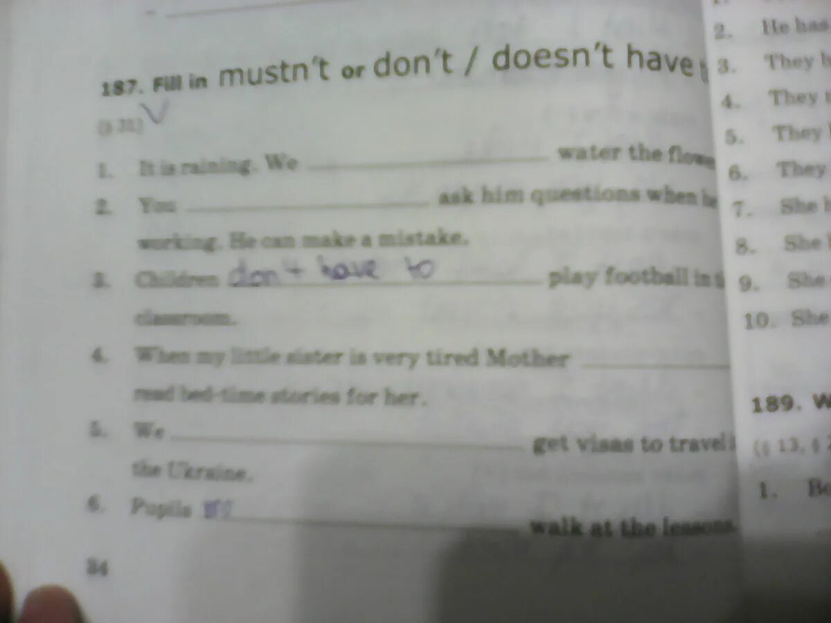 Complete with must mustn t can t. Fill in don't or doesn't правило. Complete the sentences with have to don't have to or mustn't. Вставьте don't doesn't have to или mustn't. Fill in mustn't or don't doesn't.