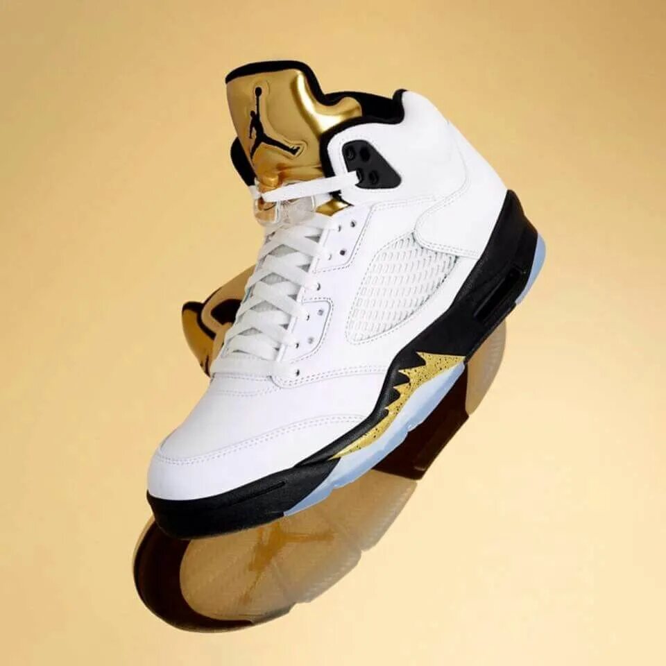 Jordan gold. Jordan 5 Gold. Air Jordan золотые. Nike Jordan Gold. Nike Air Jordan 1 Gold.