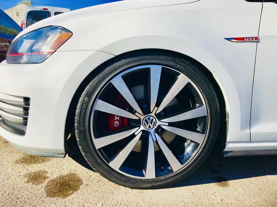 Диск торнадо. Диски Фольксваген r19. Диски Volkswagen r19. VW Golf 7 Disk r18. R18 GTI Wheels.