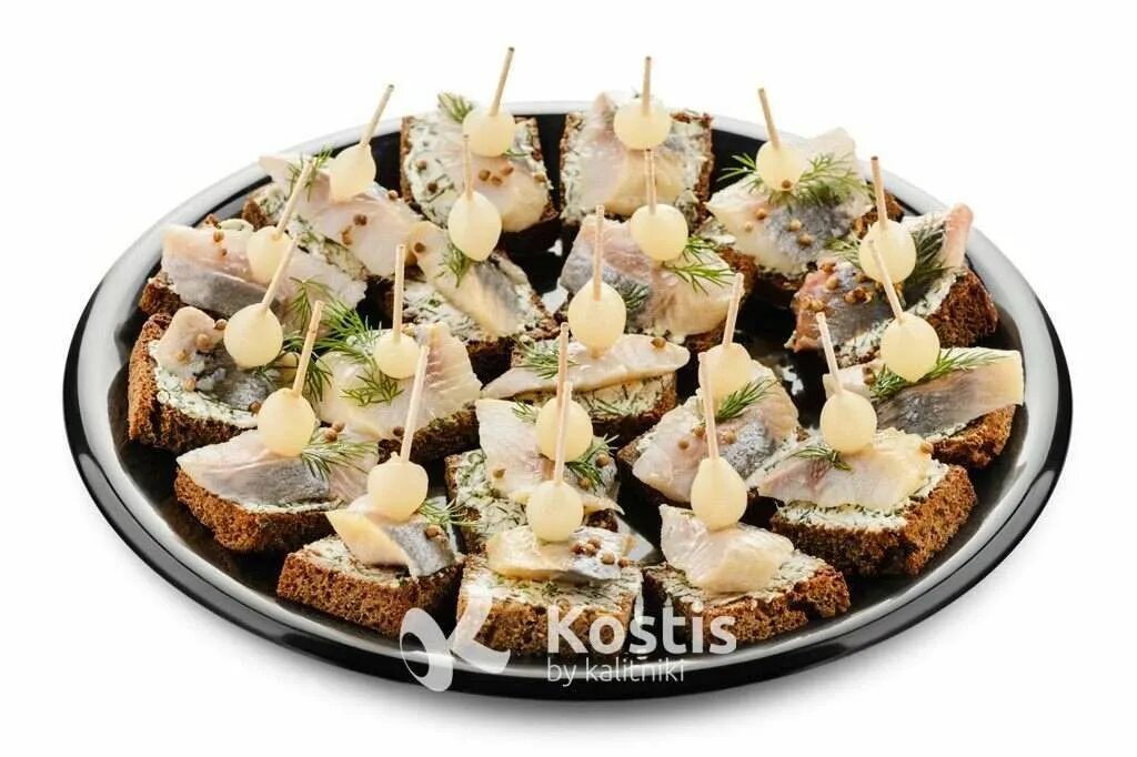 Закусочные бутерброды на праздничный стол. Канапе. Канапе для фуршета на шпажках. Закуска с селедкой для фуршета. Закуска с селедкой для фуршета.