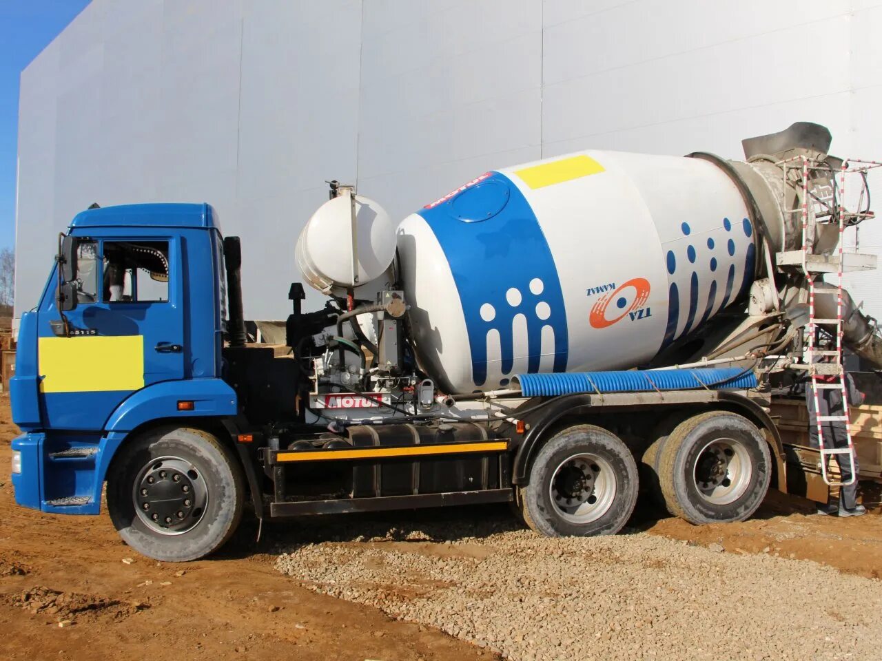Бетон миксером. Бетономешалка concrete mixer. Бетон b15 в м200. Man - tgs 41. Seddon atkinson 200.