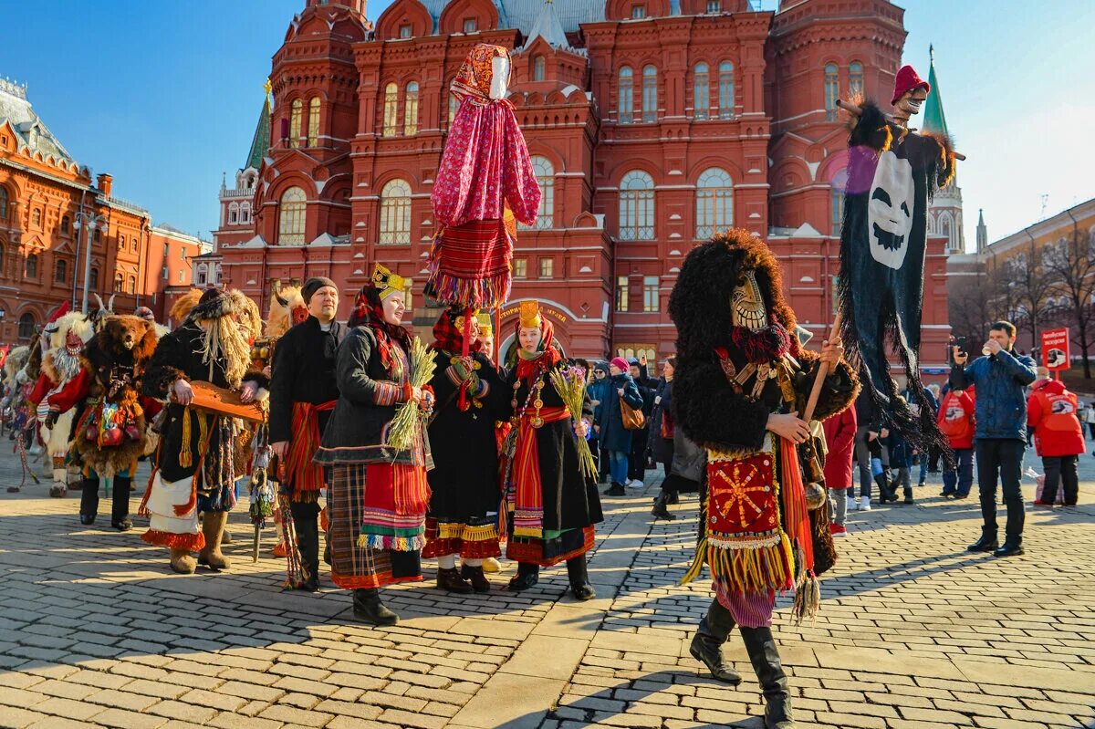 Московская Масленица 2020. Ряженые на Масленицу на красной площади. Чучело Масленицы в Москве на красной площади. Фестиваль Масленица в Москве.