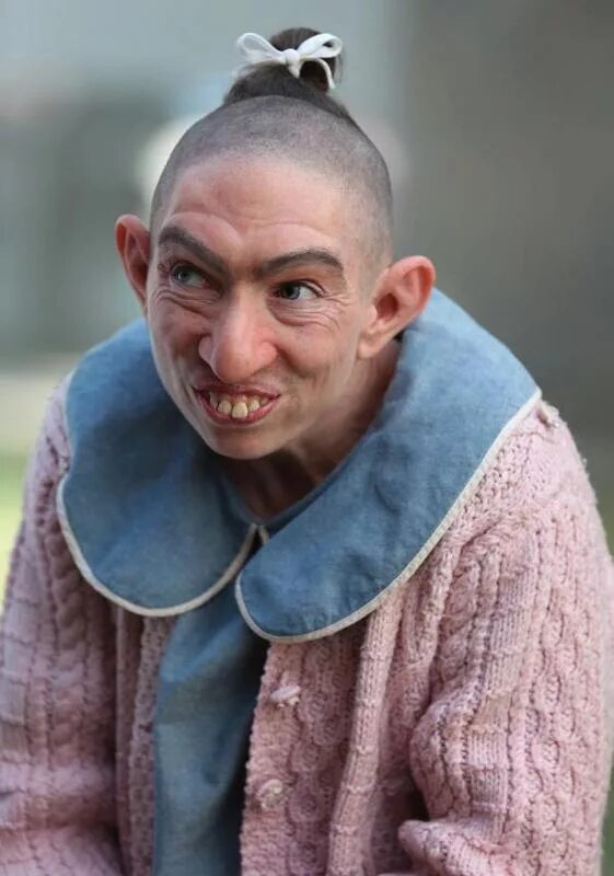 лысая девушка. некрасивые голова. пеппер из американской истории ужасов. некрасивые голова. некрасивые голова.