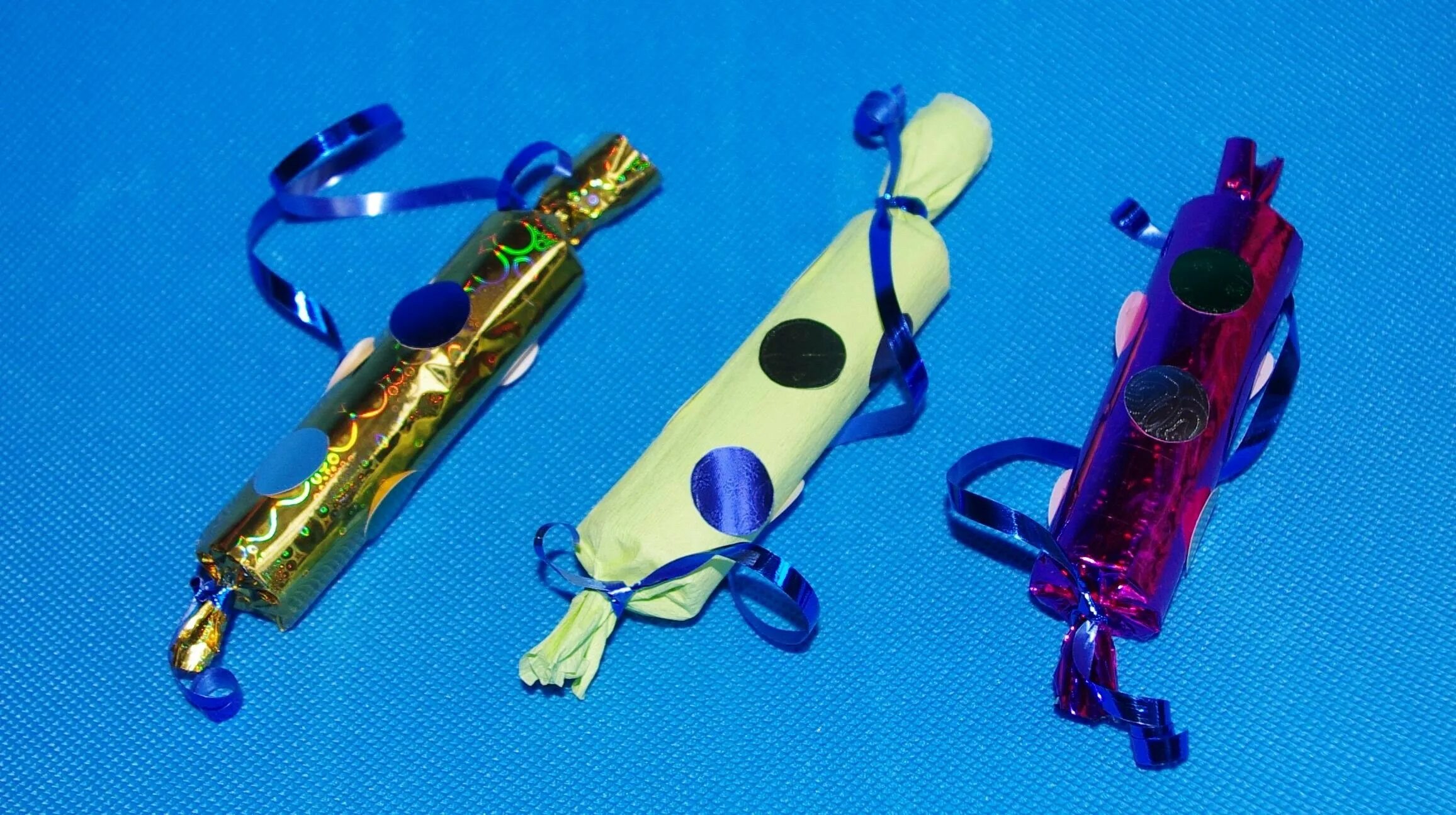 конфета из бумаги своими руками. конфета из картона на новый год. новогодняя игрушка конфета. упаковка в виде конфеты. елочные игрушки в виде конфет.