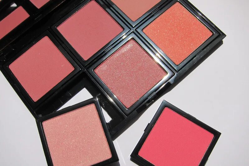 Blush brown. Румяна Бобби Браун. Bobbi Brown Apricot румяна. Bobbi Brown blush румяна | Apricot. Bobbi Brown румяна blush Sand Pink.