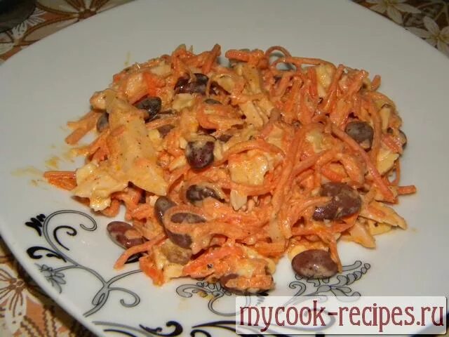 Салат корейской морковкой фасолью грудкой куриной. Салат с копчёной курицей и корейской морковью и кукурузой. Салат с фасолью и корейской морковью. Салат корейской морковкой фасолью грудкой куриной. Салат с корейской морковью и курицей и кукурузой.