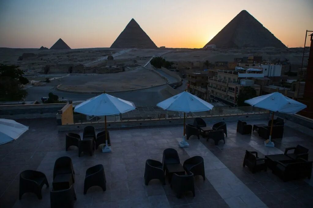 Порт гиза каир. Каир отель с видом на пирамиды. Египет каир отели. Отель giza pyramid египет. Египет каир отели.