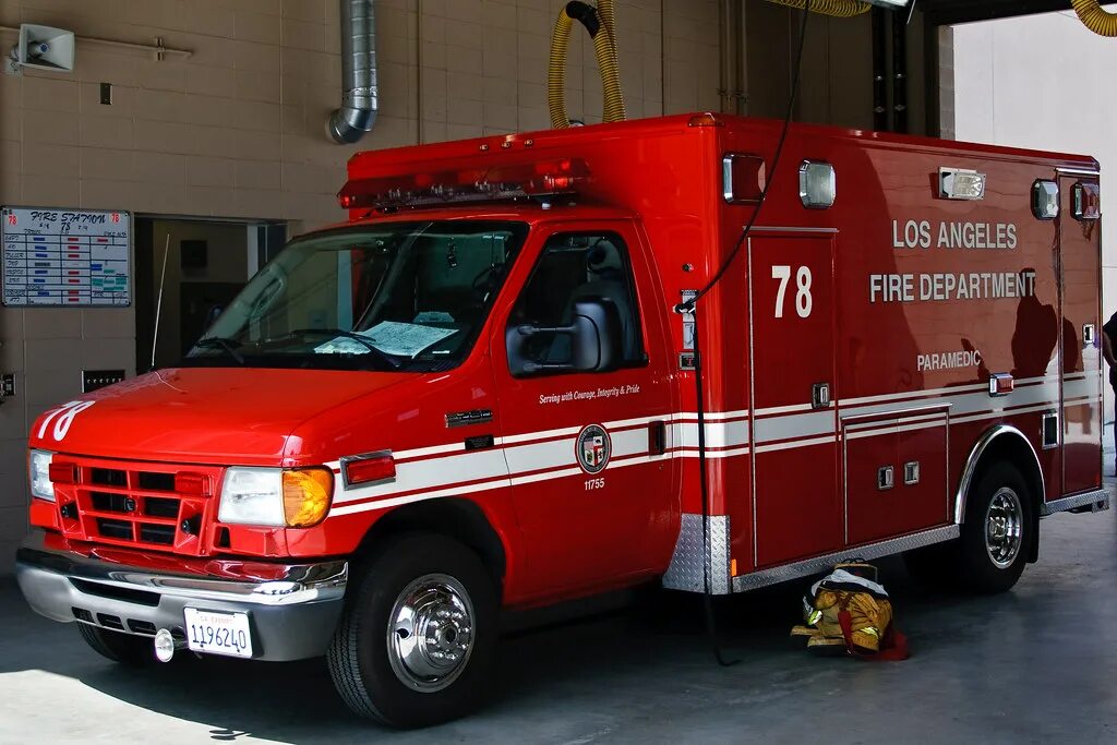 LAFD Ford 250. Парамедик LAFD. Fiat Ambulance 1973. LAFD Rescue. Ambulance arrive