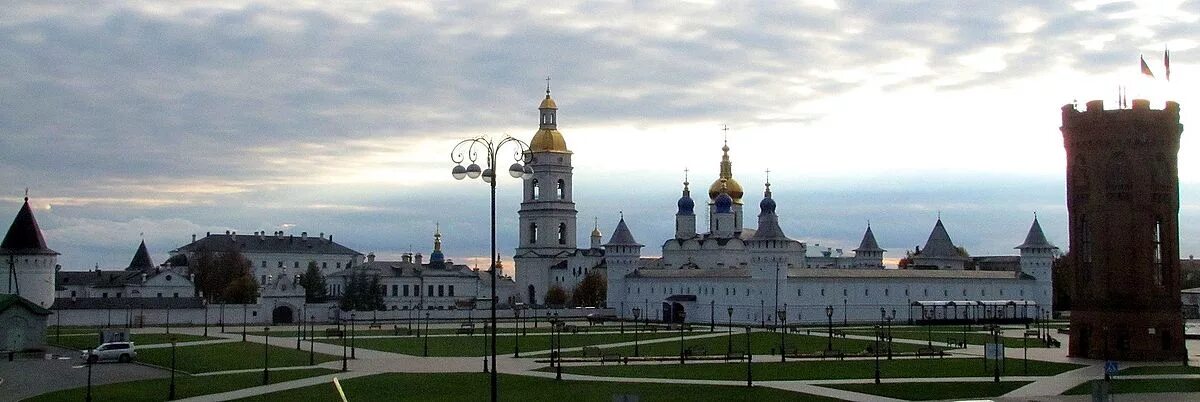 Тобольский Кремль Тобольск. Тобольский Кремль водонапорная башня. Тобольский Кремль площадь. Тобольск площадь у Кремля
