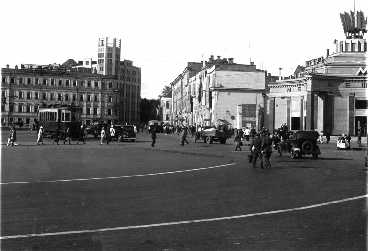 Улицы 1930 х годов. Арбат Москва 30 годы. Арбат Москва 1950. Арбатская площадь Москва 1930. Арбат 1940.