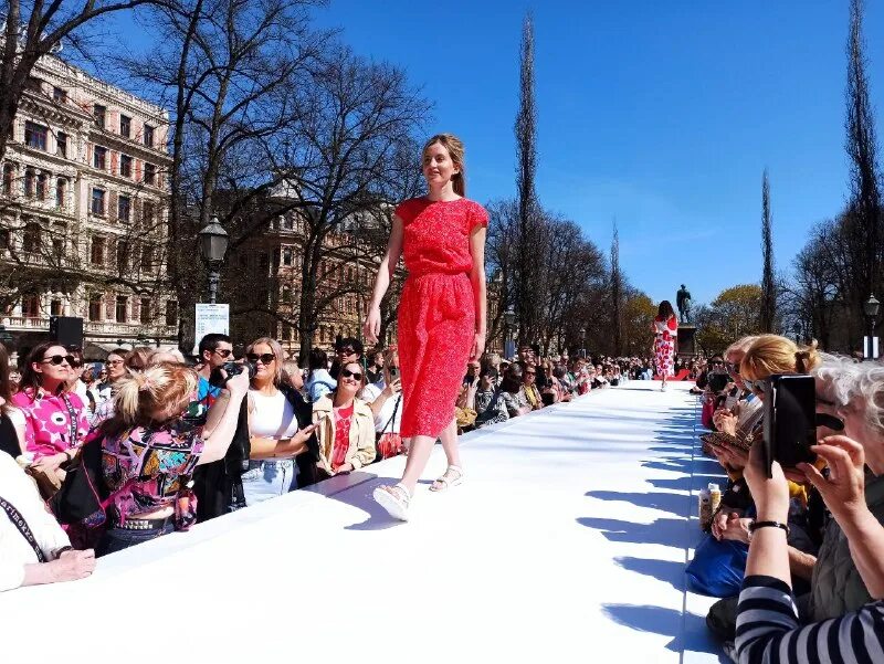 Митинг в хельсинки в поддержку украины. Финляндия university of helsinki. События в хельсинки. Кинофестиваль красная дорожка. Хельсинки прайд.