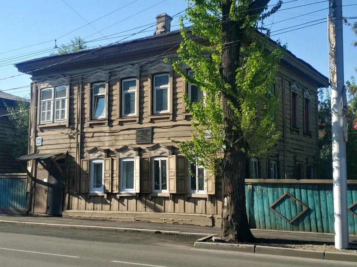 Дом по улице иркутская. Улица декабрьских событий в иркутске. декабрьских событий 44 иркутск. декабрьских событий 20 в иркутске. дом камова в иркутске.