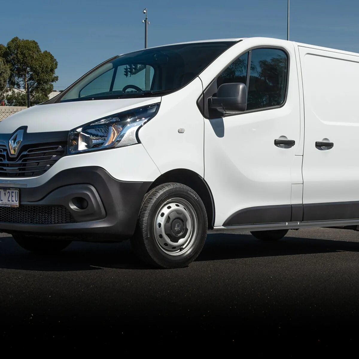 Рено трафик россия. Рено трафик 2015. Renault Trafic 2020 белый. Рено трафик 2015 г.в. Рено трафик Грузопассажирский.