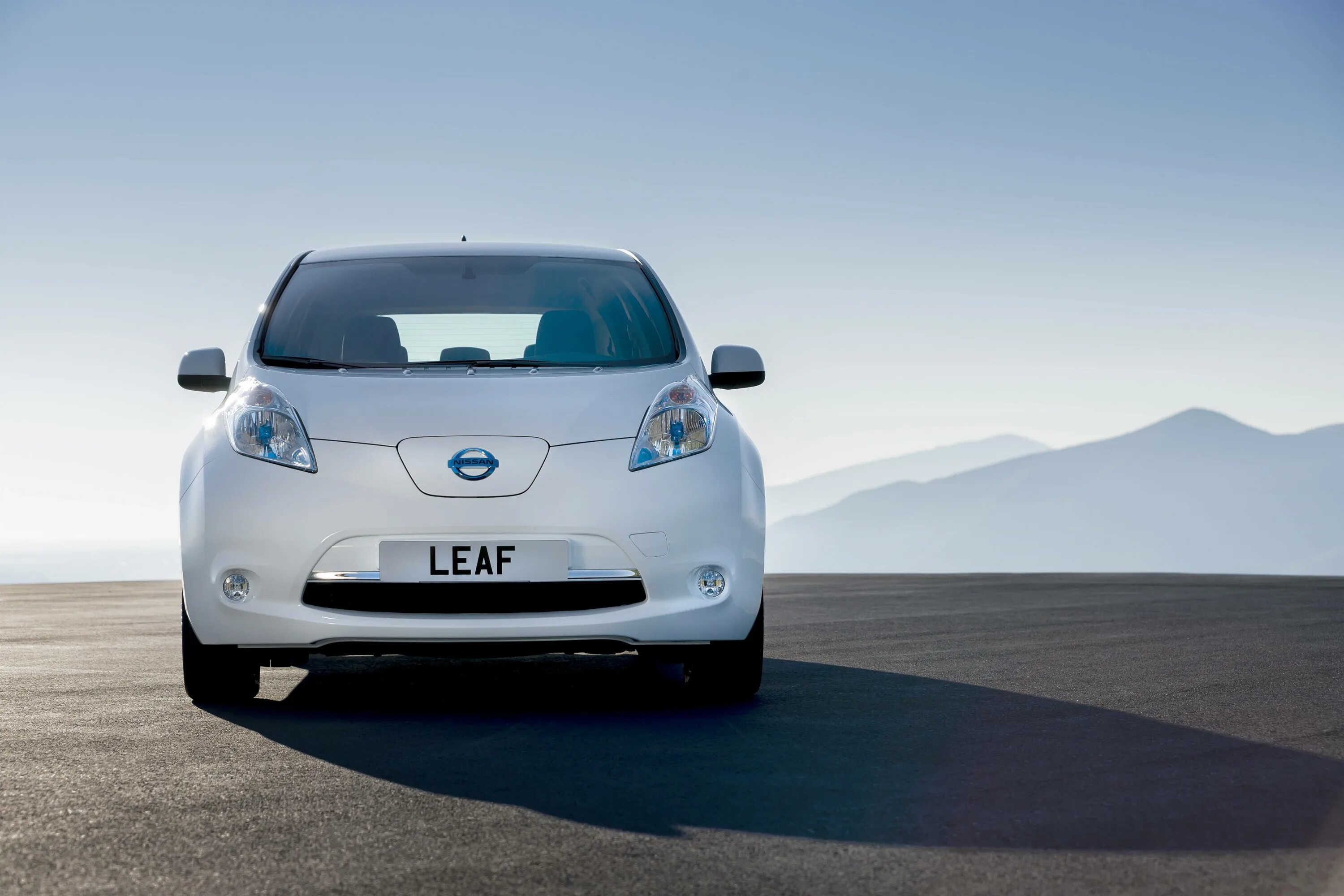 Ниссан электрокар. Nissan leaf. ниссан лиф электрокар. ниссан электромобиль leaf. nissan leaf 2017.