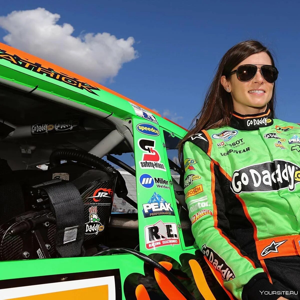 Гонщица. Даника гонщица. Даника патрик 2021. Светлана горбунова гонщица. Даника патрик гонщица.