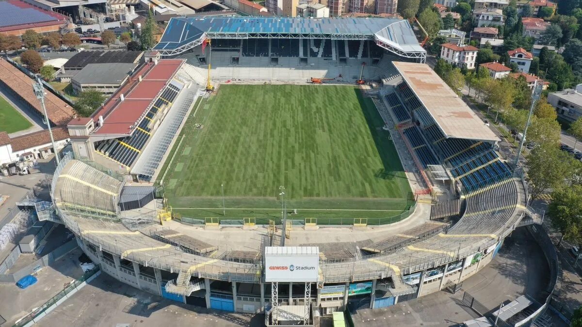 Погода стадионе. Стадион Гевисс Стэдиум Бергамо. Стадион Аталанта Бергамо. Аталанта Стэдиум. Gewiss Stadium (Бергамо).