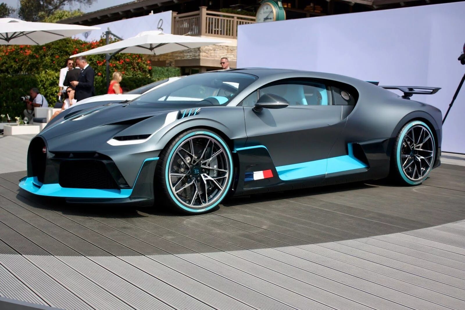 Bugatti divo 2021. Бугатти Шерон 2019. Бугатти Шерон спорт 2019. Бугатти диво 2019. Бугатти Шерон 2023.