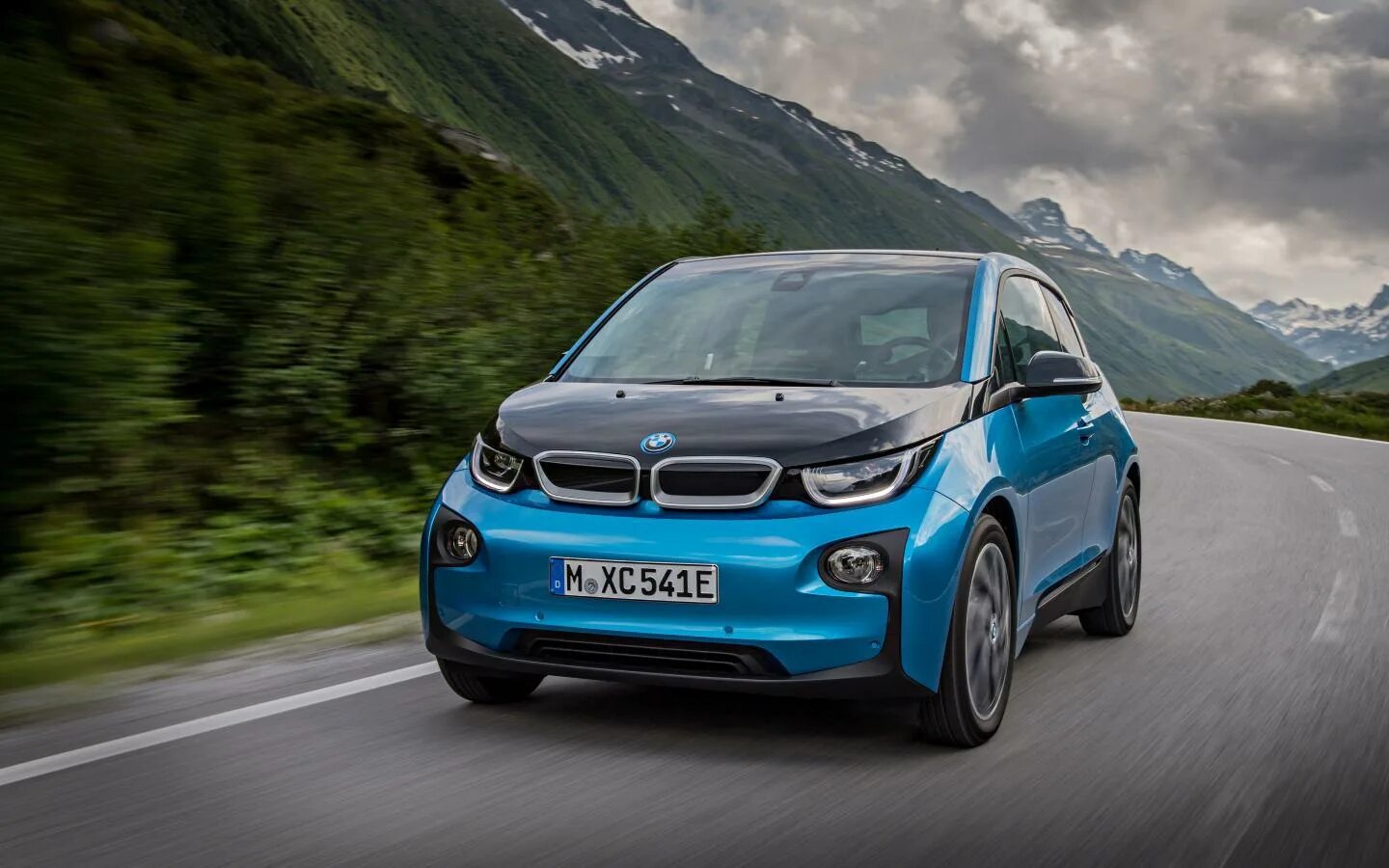 Bmw i3 запас хода. Bmw i3 interior. Bmw i3. Bmw электрокар i3 салон. Электрокар бмв i3.